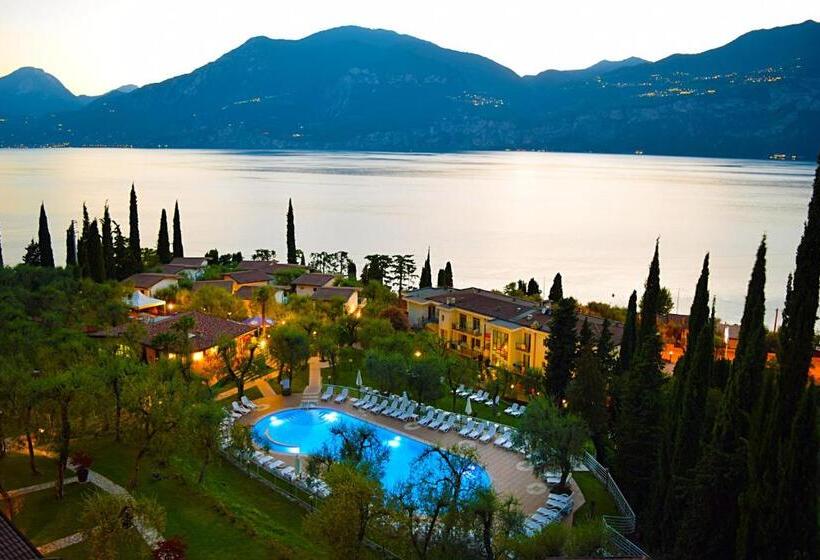 ホテル Villaggio Albergo Casa E Lago