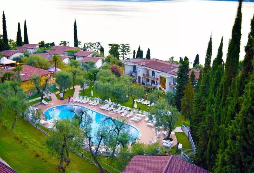 ホテル Villaggio Albergo Casa E Lago