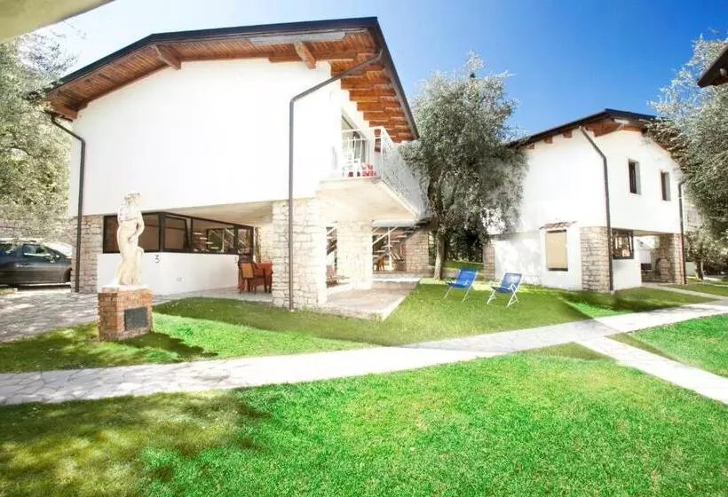 ホテル Villaggio Albergo Casa E Lago