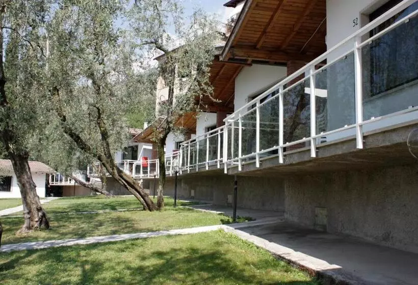 ホテル Villaggio Albergo Casa E Lago
