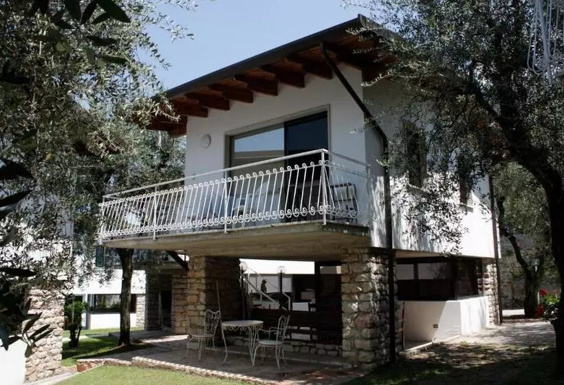 ホテル Villaggio Albergo Casa E Lago