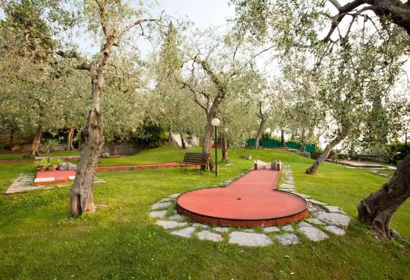 ホテル Villaggio Albergo Casa E Lago