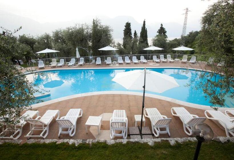 ホテル Villaggio Albergo Casa E Lago