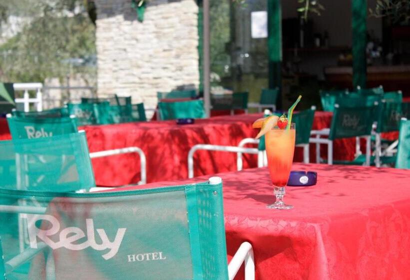 ホテル Villaggio Albergo Casa E Lago