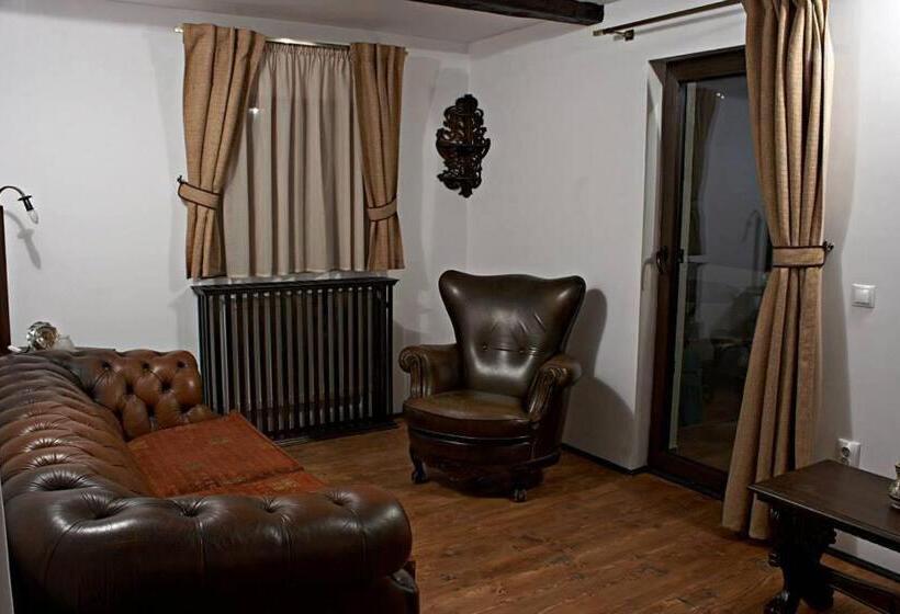 Pensiune Restaurant Tara Luanei