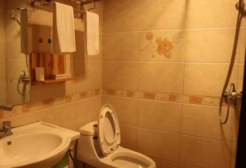 Retkeilymaja Shangajoy Seasons Inn