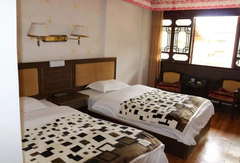 Retkeilymaja Shangajoy Seasons Inn
