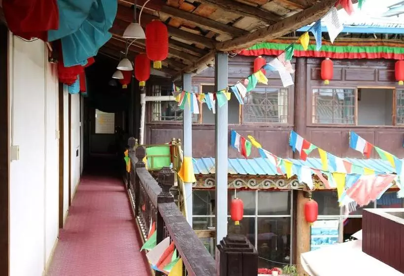 Retkeilymaja Shangajoy Seasons Inn
