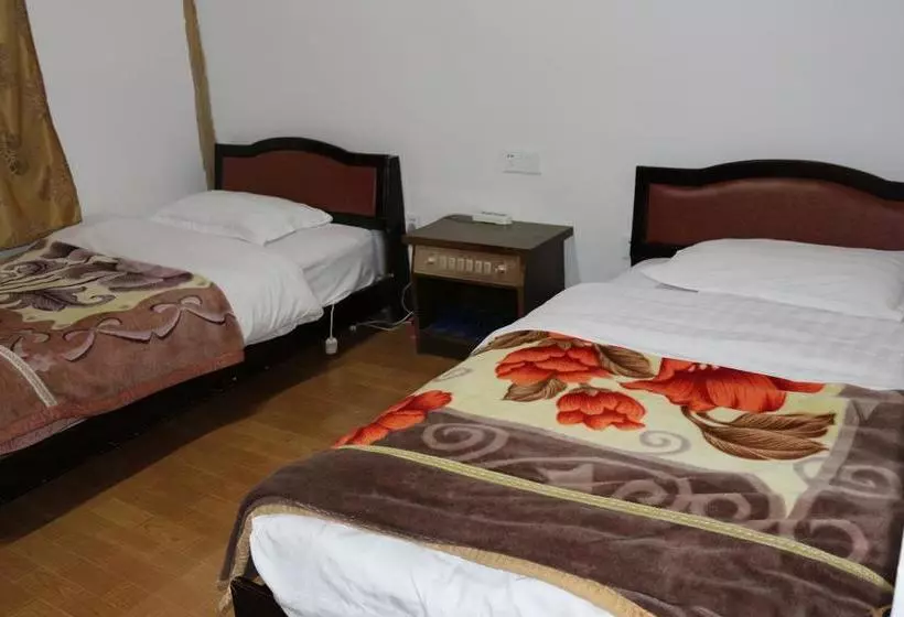 Retkeilymaja Shangajoy Seasons Inn