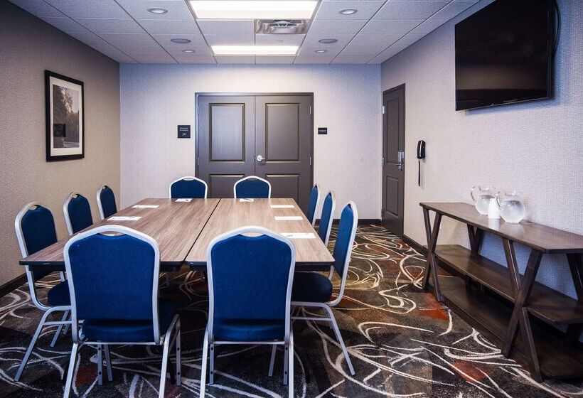 Отель Hampton Inn & Suites At Wisconsin Dells Lake Delton