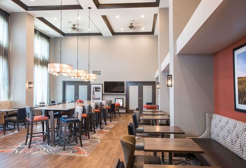 Отель Hampton Inn & Suites At Wisconsin Dells Lake Delton