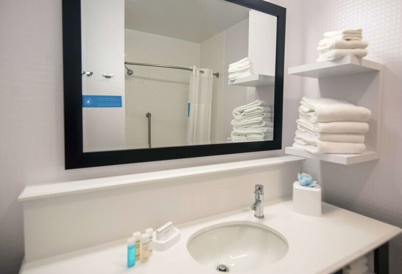 Отель Hampton Inn & Suites At Wisconsin Dells Lake Delton