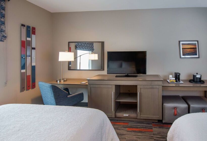 Отель Hampton Inn & Suites At Wisconsin Dells Lake Delton