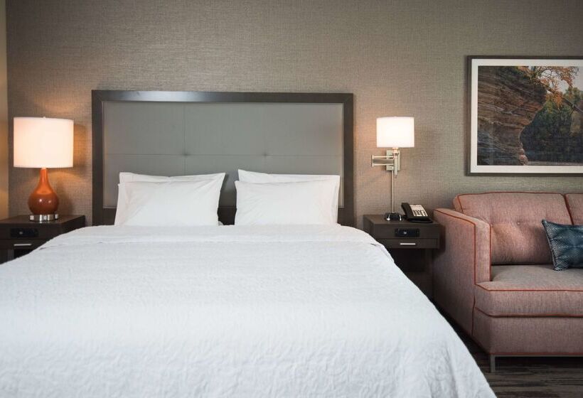 Отель Hampton Inn & Suites At Wisconsin Dells Lake Delton