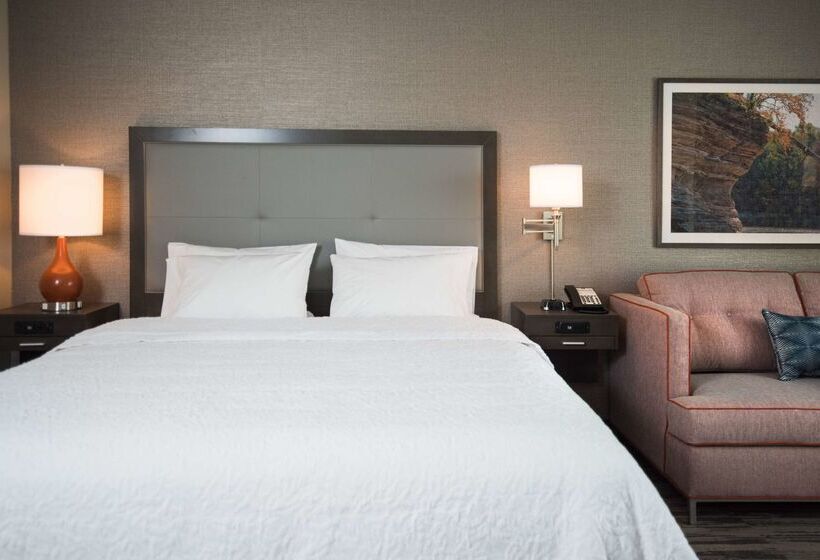 Отель Hampton Inn & Suites At Wisconsin Dells Lake Delton