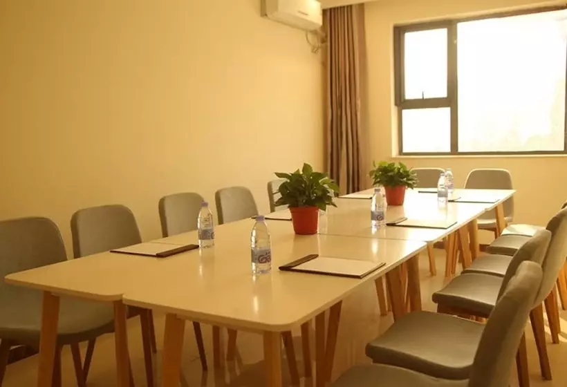Hotelli Greentree Inn Henan Shangqiu Normal College Wenhuawestroad Business