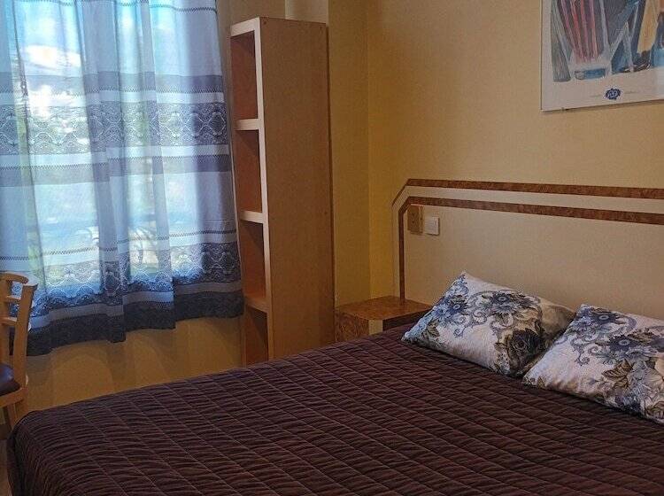 Hotel Hôtel Azur Montmartre