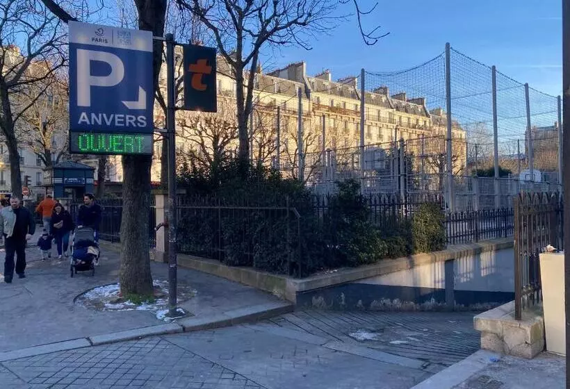 Montmartre Romantic, Bed & Breakfast   Paris