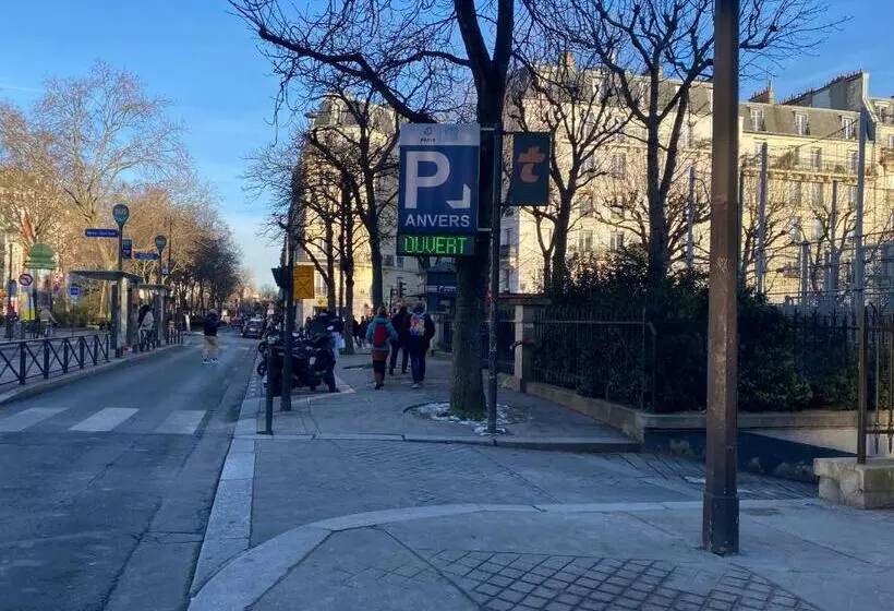 Montmartre Romantic, Bed & Breakfast   Paris