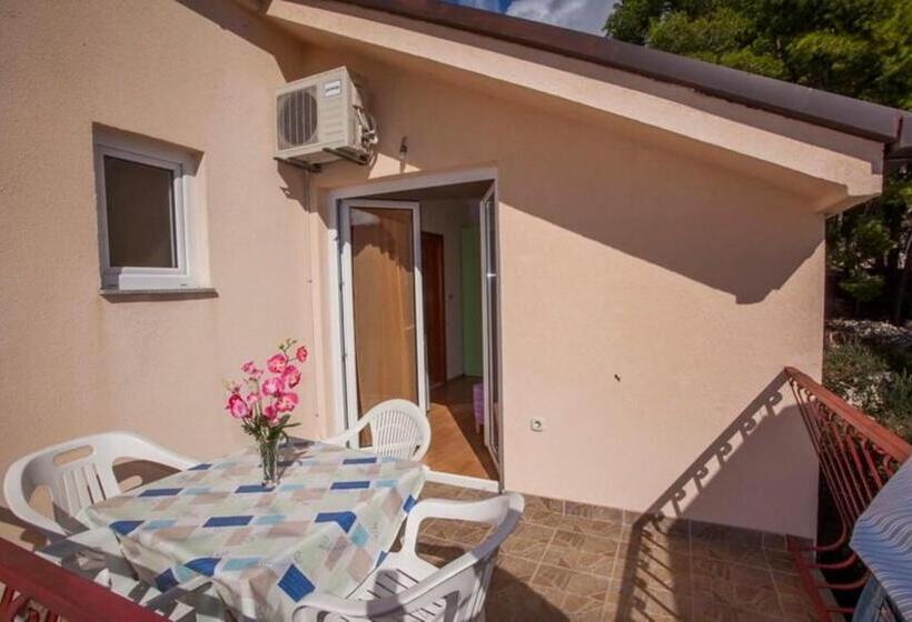 Apartments Zelic Tucepi