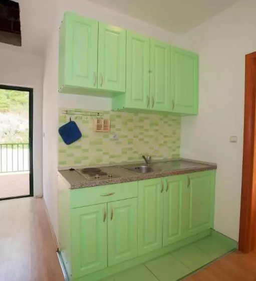 Apartments Zelic Tucepi