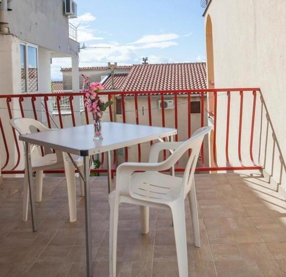 Apartments Zelic Tucepi