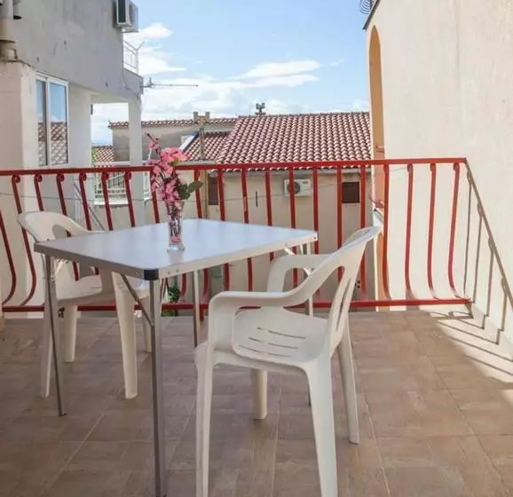 Apartments Zelic Tucepi