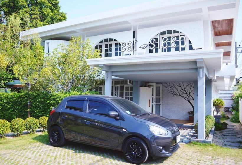 مبيت وإفطار Eat Sleep Cafe & Bed