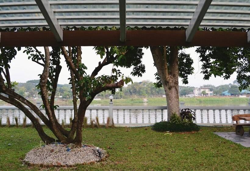 مبيت وإفطار Eat Sleep Cafe & Bed