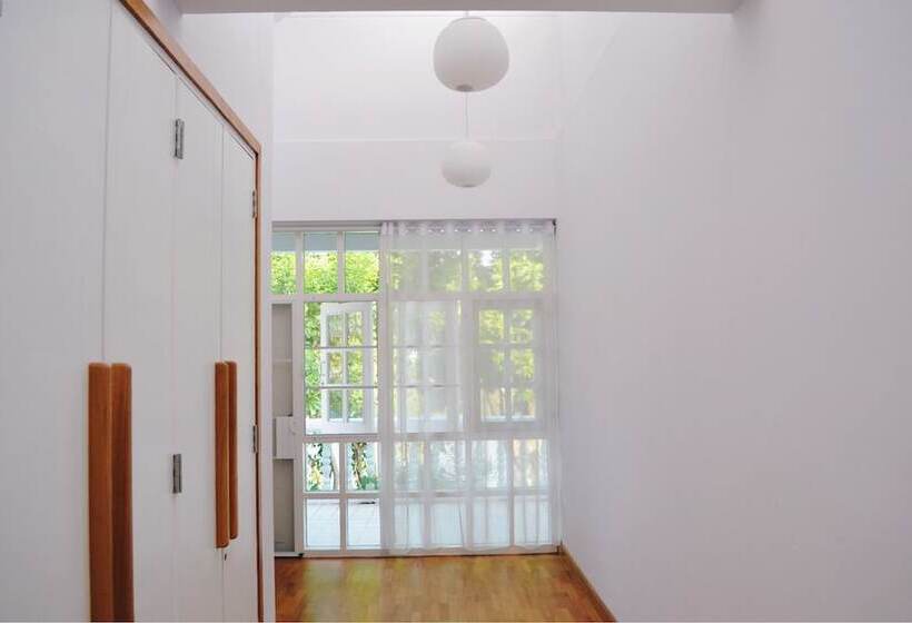 مبيت وإفطار Eat Sleep Cafe & Bed