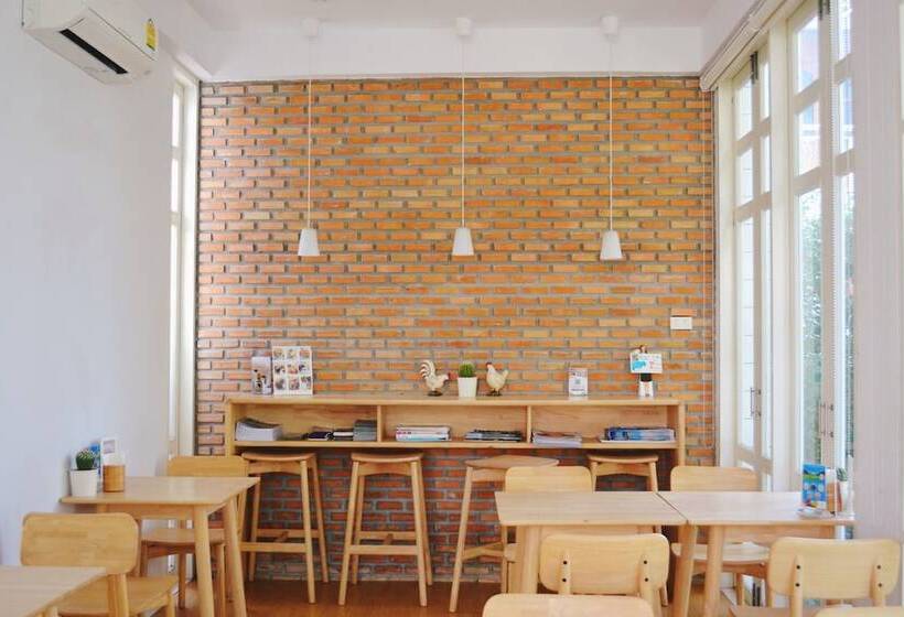 مبيت وإفطار Eat Sleep Cafe & Bed