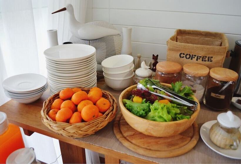 مبيت وإفطار Eat Sleep Cafe & Bed