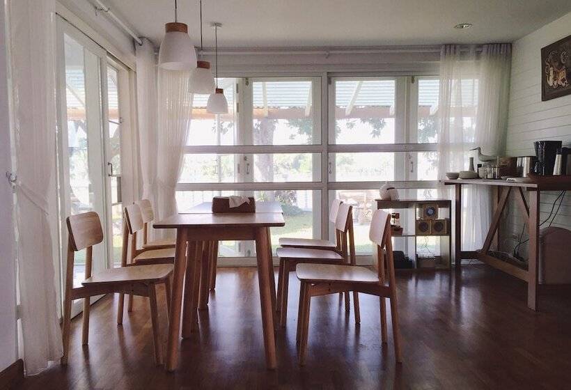 مبيت وإفطار Eat Sleep Cafe & Bed