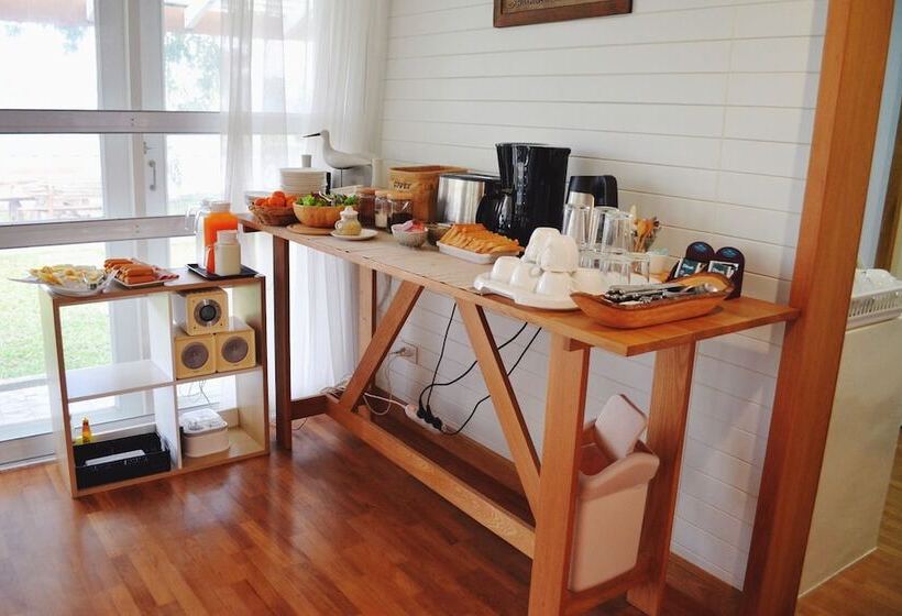 مبيت وإفطار Eat Sleep Cafe & Bed