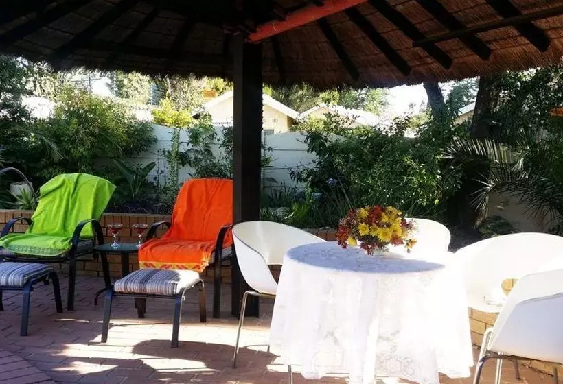 تختخواب و صبحانه Sollunaa Guesthouse