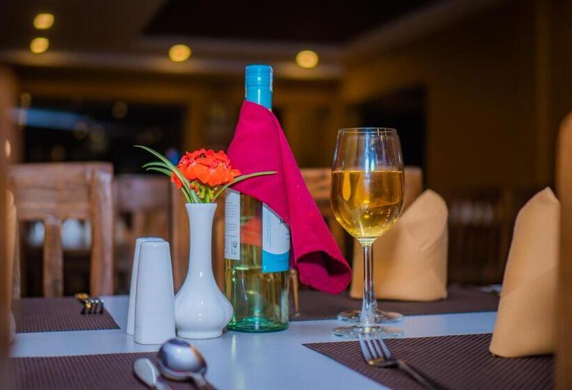 هتل Crown Himalayas