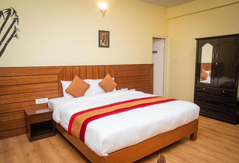 هتل Crown Himalayas