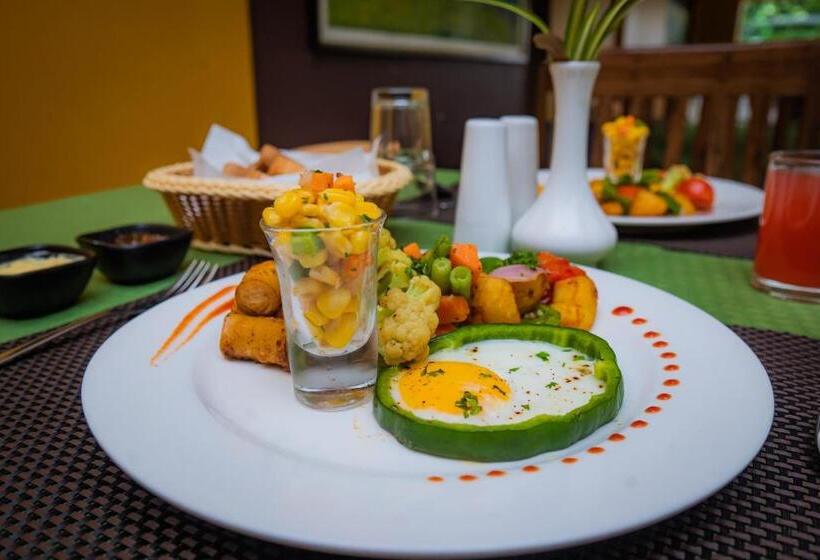 هتل Crown Himalayas