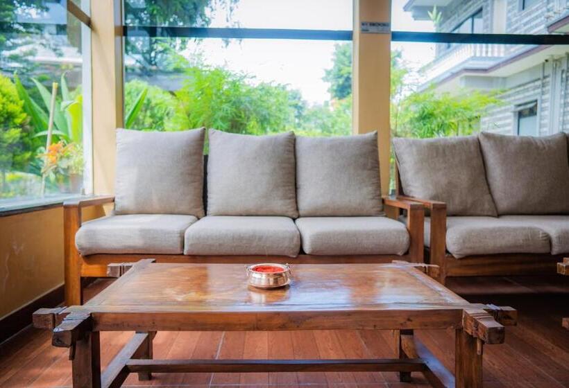 هتل Crown Himalayas