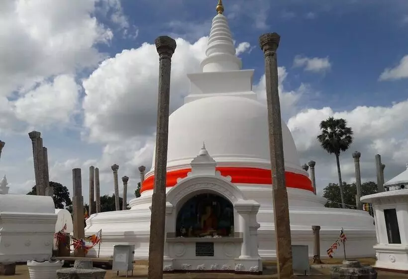 هتل Rajarata Lodge