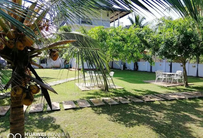 هتل Rajarata Lodge