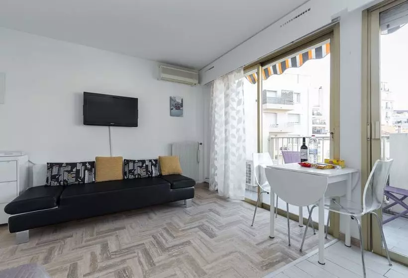 Maubourg Studio