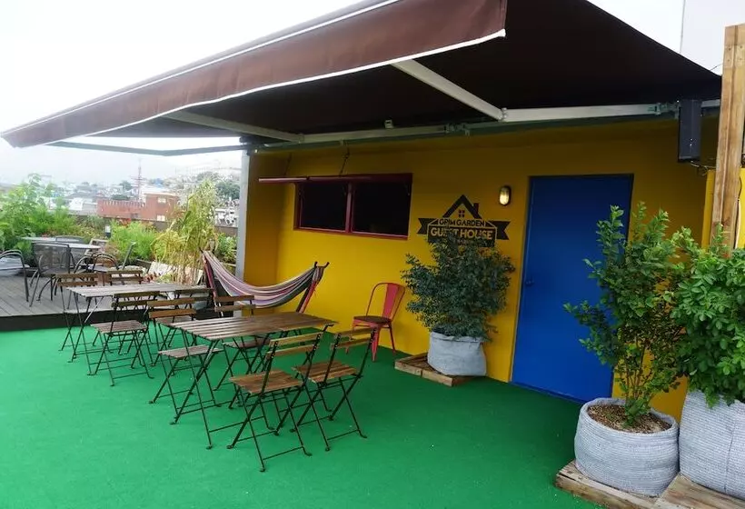 Majatalo Grim Garden Guesthouse