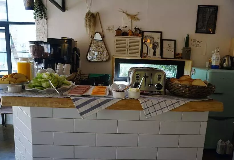 Majatalo Grim Garden Guesthouse