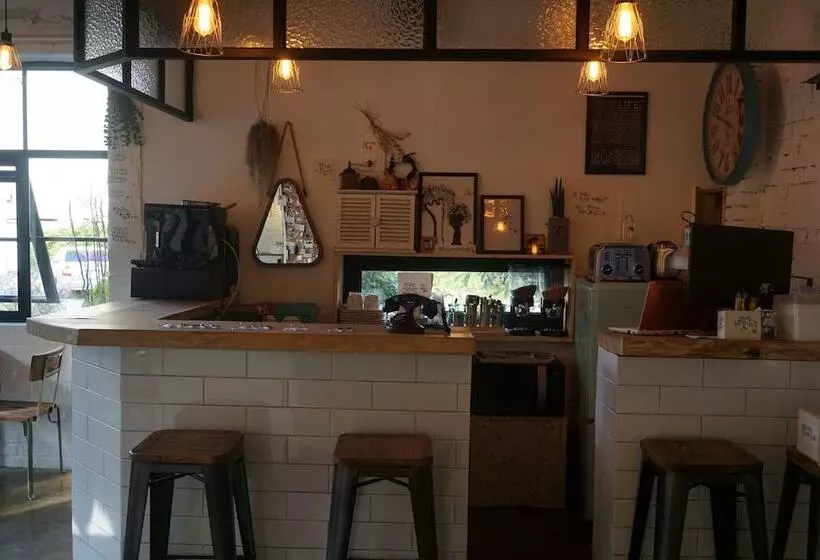 Majatalo Grim Garden Guesthouse