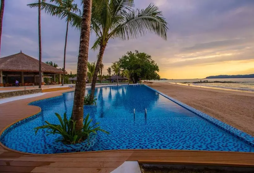 هتل Pristine Mermaid Resort