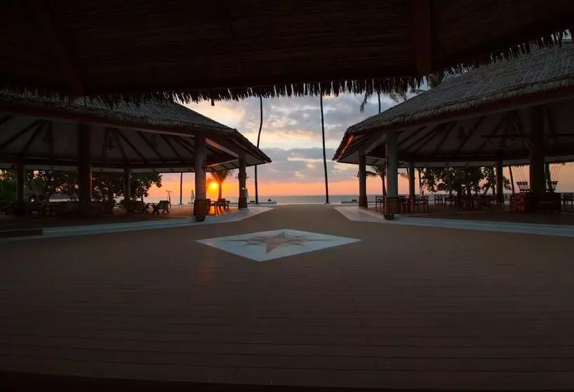 هتل Pristine Mermaid Resort