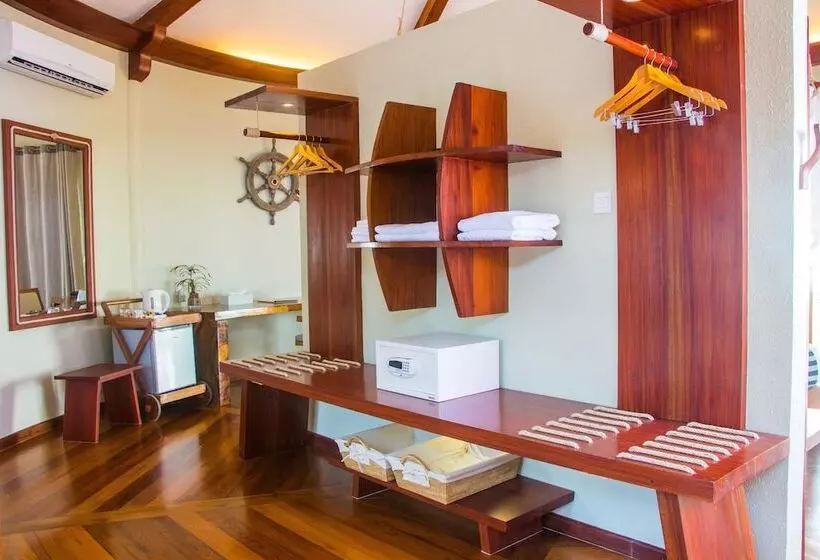 هتل Pristine Mermaid Resort