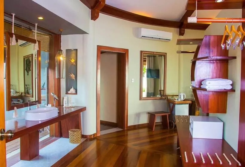 هتل Pristine Mermaid Resort