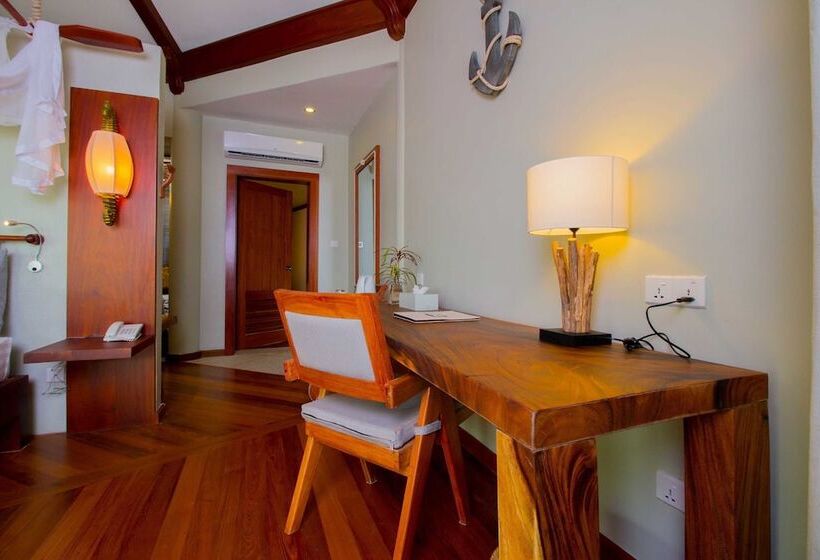 Hotel Pristine Mermaid Resort